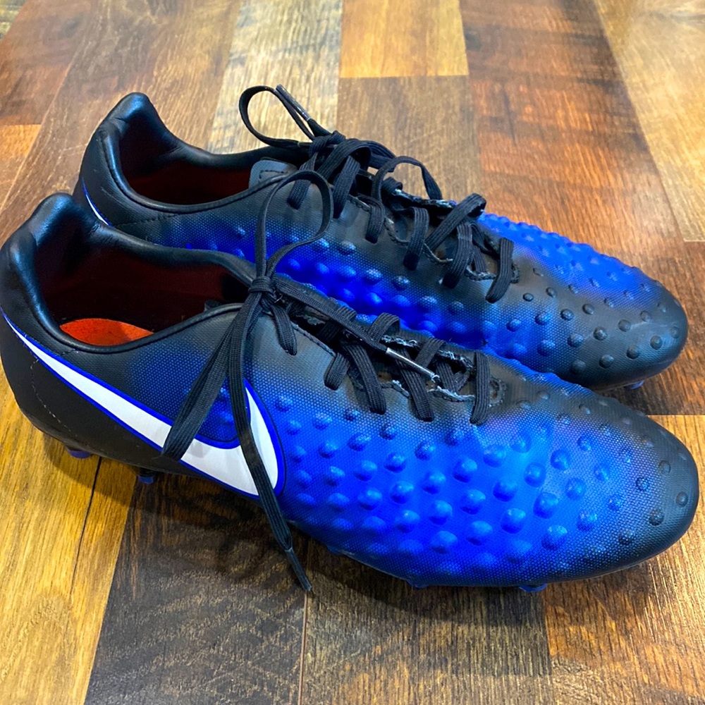 Nike Magista soccer cleats men’s 10